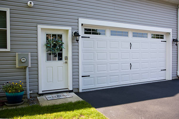 24/7 Emergency Garage Door Panel Replacement experts in Saline County County, KS